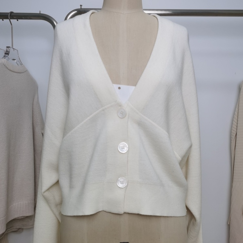 OEM/ODM Womens V-Neck White 100% Wool Cardigan Sweater – Wool Sweater and Womens Sweater price