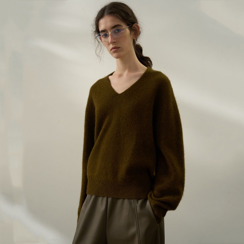 Factory Customization Cozy V-Neck Wool Blend Sweater for Women in Autumn – Thin V-Neck Sweater and Custom V-Neck Sweater price